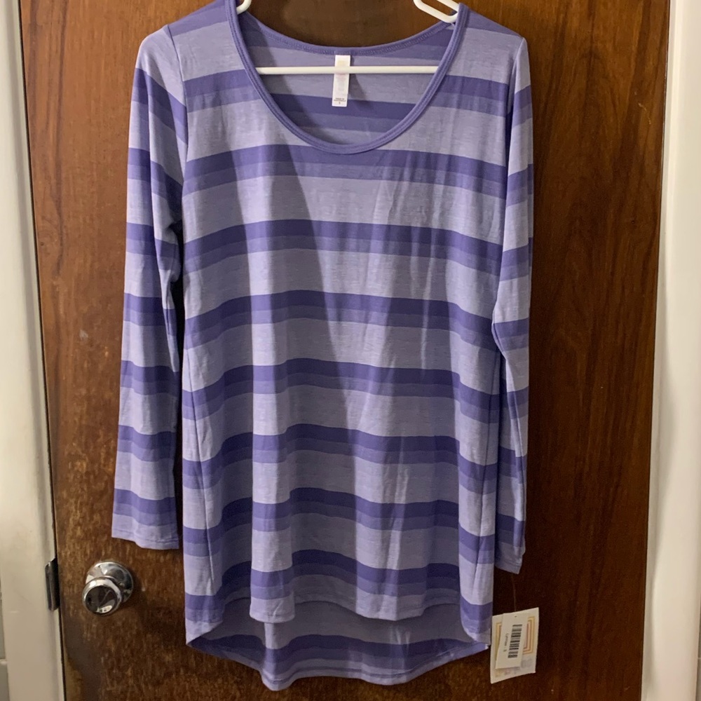 ⭐️LuLaRoe Lynnae Purple Top NWT